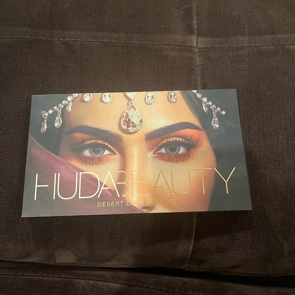 Huda Beauty Desert Dusk Palette